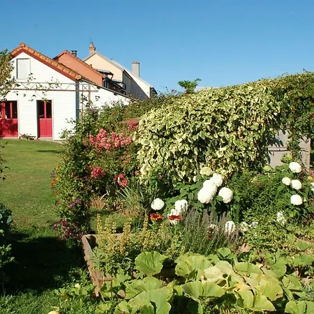 La Maison Des Collines Autour D'hotes