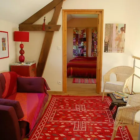 La Maison Des Collines Autour D'hotes