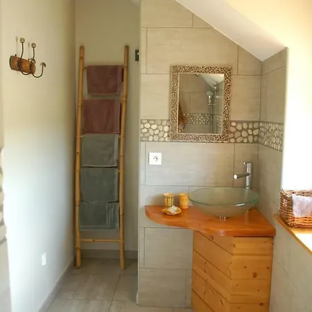 La Maison Des Collines Autour D'hotes 3*